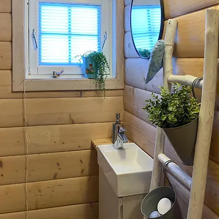 Дом отдыха Lovely In With Wifi *